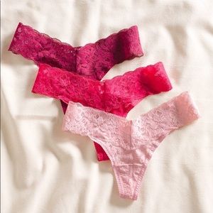 🌺NWT!BUNDLE OF 2+ 15%off Signature Lace Thongs S